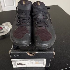 Nike Men's Black Mesh Athletic Shoes